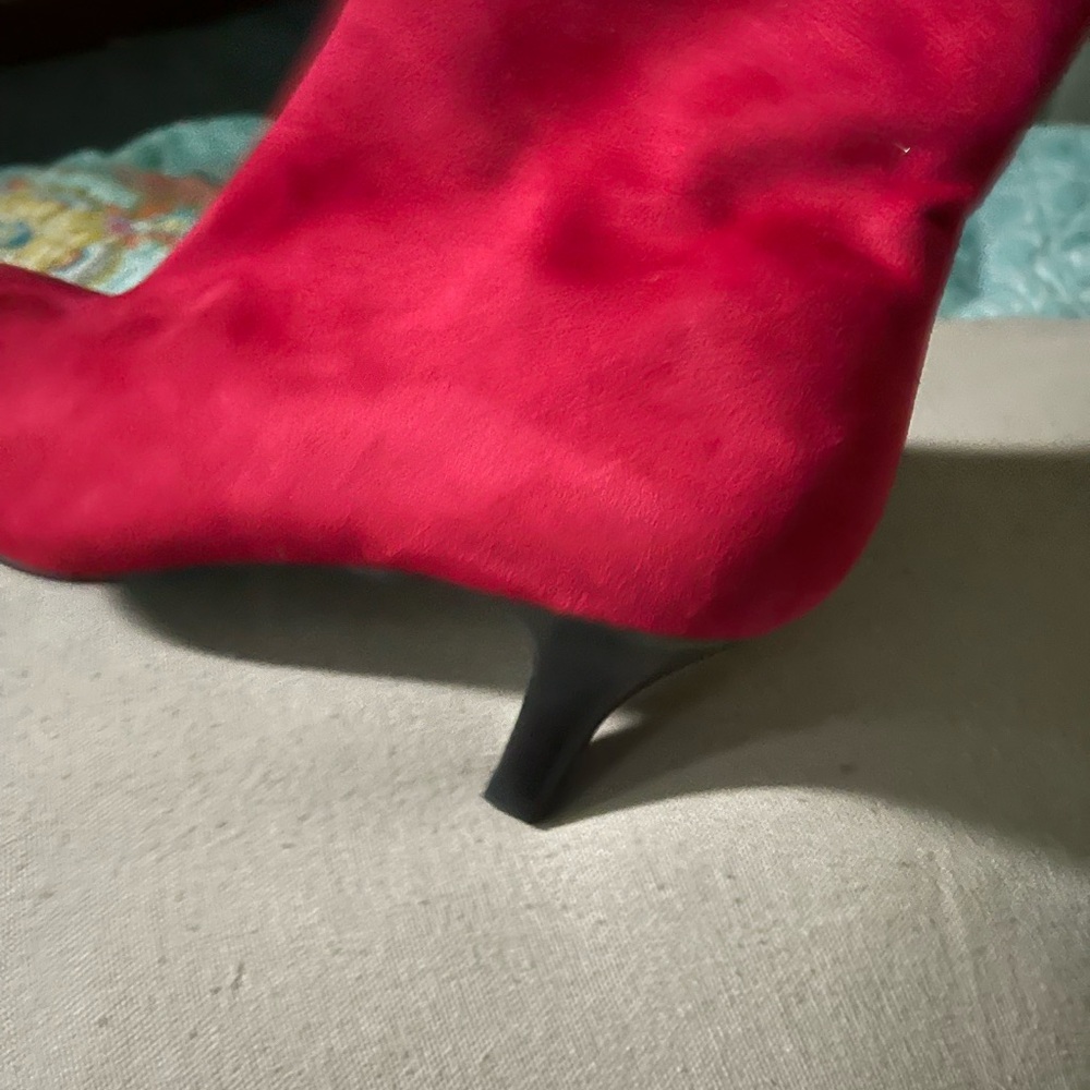 Red boots - Picture 5 of 5